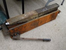 Hydraulic hand operated scissor lift