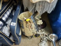 Cased picnic set and quantity of decorative table lamps E/T