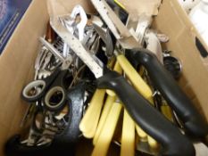 Box of mixed cutlery