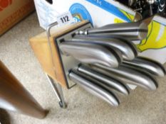 Caterer's type sharp knife set