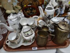 A tray of various Oriental decorated teaware etc