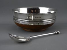 A SILVER & TURNED OAK SUGAR BOWL & SPOON SET, 12 cms diameter, Sheffield 1912 and 1913 dates