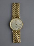 A GENT'S NINE CARAT GOLD CIRCULAR DIAL SOVEREIGN CALENDAR WRISTWATCH with nine row yellow metal