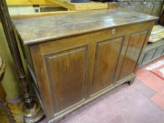 AN EARLY 19th CENTURY OAK DOWER CHEST having three front fielded panels on bracket style feet, 90