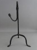 AN ANTIQUE WROUGHT IRON RUSH LIGHT HOLDER on a tripod base, 28 cms high