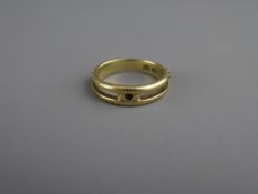 A NINE CARAT CLOGAU GOLD SPLIT SHANK WEDDING BAND, 2 grms