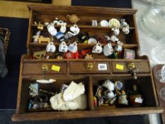 A miniature Welsh dresser & quantity of associated display china & trinkets