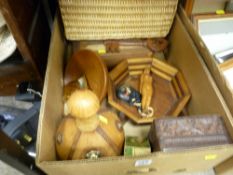 Box of treen items