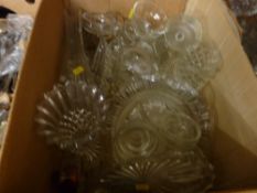 Mixed box of vintage and other glassware