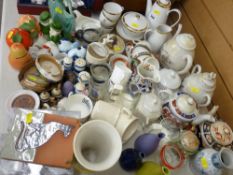 Mixed selection of vintage and other tea, coffee and tableware