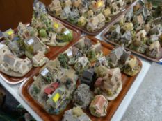 Three trays of mainly Liliput Lane & other cottages & buildings