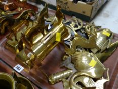 Two trays of brass & copper items including horse brasses, horse figures etc