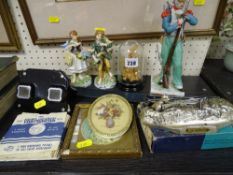 Mixed group of collectables including a vintage Viewmaster with reels, a soldier in uniform