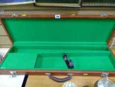 Modern gun case in faux leather and baize lined