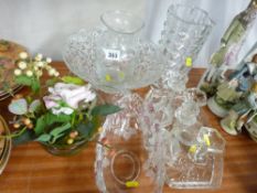 Quantity of decorative glassware