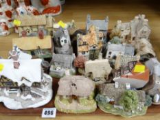 Tray of various Liliput Lane & other model buildings