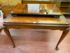 Extending dining table with wind-out facility and extra leaf