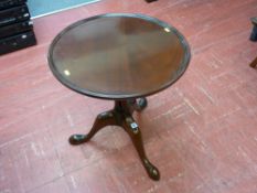 Circular tripod tilt top table