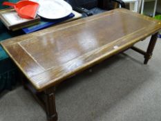 Vintage oak coffee table with reeded leg decoration