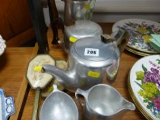 Picquot ware tea service and dressing table items