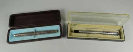 A VINTAGE BOXED PARKER 925 STERLING SILVER 75 CISELE FOUNTAIN PEN together with a modern steel