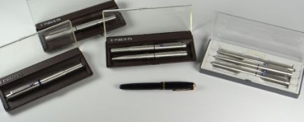 A VINTAGE OF LAMINATED BLACK PARKER VACUMATIC JUNIOR FOUNTAIN PEN with gold trim, a vintage