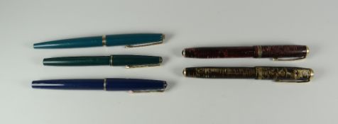 PARCEL OF FIVE VINTAGE PARKER FOUNTAIN PENS including green Parker 45, green Parker Lady, blue