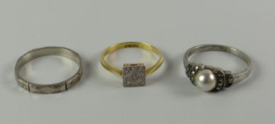 AN 18CT GOLD & PLATINUM DIAMOND CHIP ART DECO DESIGN RING together with a silver pearl & marcasite