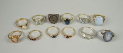 TWELVE ASSORTED RINGS, mainly 9ct gold