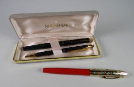 A VINTAGE 1970s GREY MATT SHEAFFER / SAILOR SENTINEL SLENDER FOUNTAIN PEN with gold plated steel nib