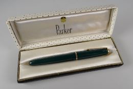 A VINTAGE GREEN PARKER DUOFOLD FOUNTAIN PEN with gold trim & chalk marks (in original box)
