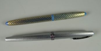 A VINTAGE GOLD PLATED PERIWINKLE LADY SHEAFFER SKRIPSERT VI FOUNTAIN PEN with enamelled finish