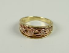 CLOGAU GOLD WELSH DESIGN 9CT RING, 4.8grams