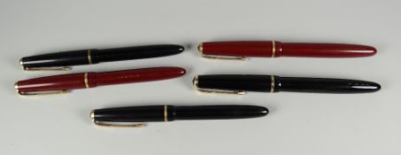 TWO VINTAGE PARKER JUNIOR FOUNTAIN PENS with gold trim (1 x black, 1 x red) together with three