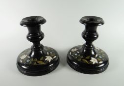 PAIR OF INLAID BLACK MARBLE CIRCULAR CANDLESTICKS inlaid with flowers & foliage, 11.5cms high (2)