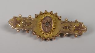 A VICTORIAN 9CT GOLD DIAMOND BAR BROOCH (in fitted box)