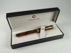A MODERN (LATE 80s) TORTOISESHELL LAQUE SHEAFFER GRANDE CONNAISSEUR FOUNTAIN PEN with hand applied
