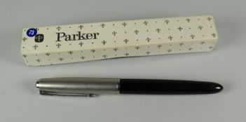 A VINTAGE BLACK PARKER 51 FOUNTAIN PEN with brushed stainless steel cap (in original box with