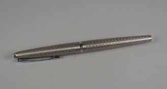 A VINTAGE PARKER 45 HARLEQUIN GREY CIRCLET FOUNTAIN PEN