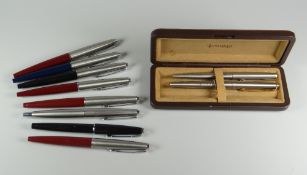 SEVEN VINTAGE PARKER 45 FOUNTAIN PENS 1 early Flighter with silver tail cap, 3 red classic, 1