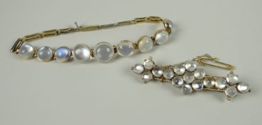 A 9CT YELLOW GOLD SET GRADUATED MOON-STONE BRACELET & SIMILAR BROOCH
