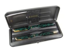 A MODERN LAQUE FOREST GREEN PARKER SONNET FOUNTAIN PEN & BALLPOINT PEN SET (in original box with