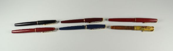 TWO VINTAGE PARKER 17 LADY FOUNTAIN PENS WITH GOLD TRIM (1 x black, 1 x red) together with two