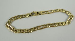 AN 18CT GOLD LADIES FLAT LINK BRACELET, 12.0grams approx.
