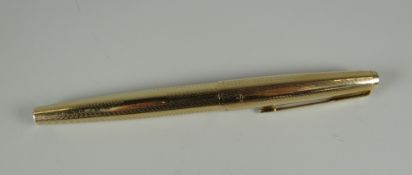 A VINTAGE PARKER 65 CUSTOM INSIGNIA 12CT ROLLED GOLD FOUNTAIN PEN
