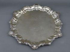 A CIRCULAR SILVER SALVER, London 1907, 13.5 troy ozs (with presentation inscription)