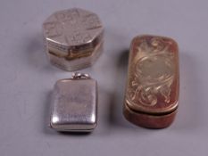 AN EARLY OCTAGONAL SILVER VINAIGRETTE, Birmingham 1803 by John Thornton (grill missing), a tiny