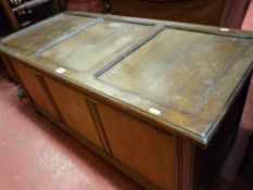 Vintage oak lidded blanket chest