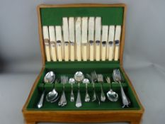 Oak cased canteen of cutlery