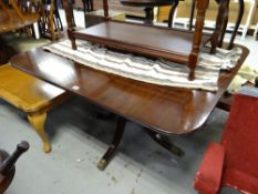 Reproduction mahogany dining table on single pedestal